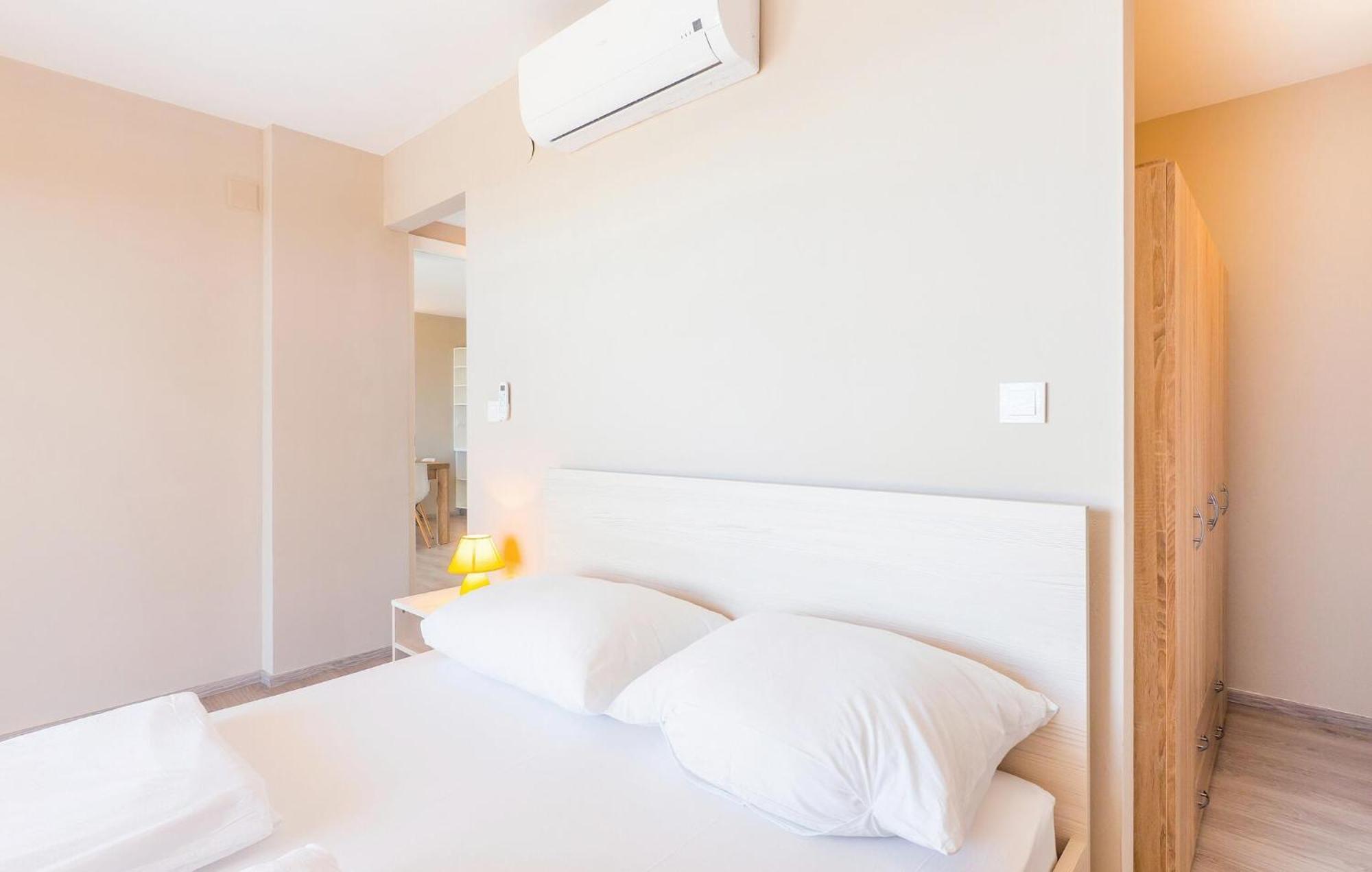 Pet Friendly Apartment In Povljana With Kitchen 외부 사진